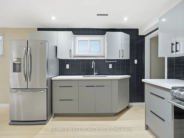 6 Marshall Blvd #BASEMENT — Photo 11