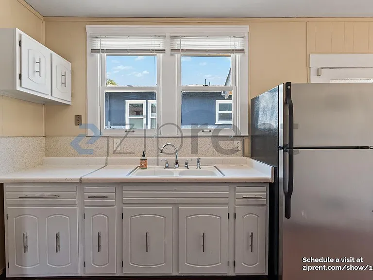 1336 Parker St — Photo 10