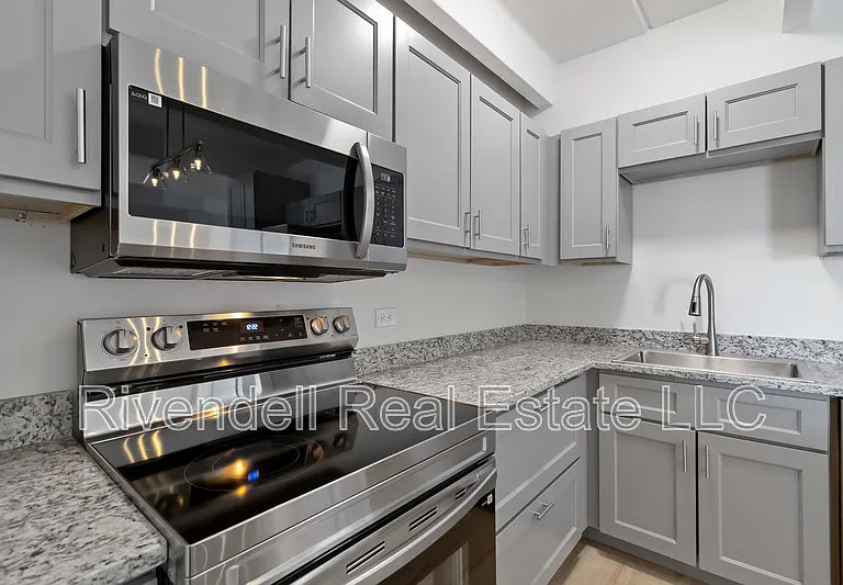 130 N Pearl St #1002 — Photo 1