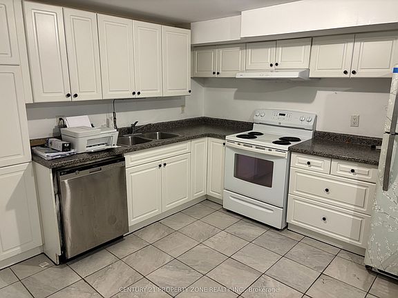 3rd image of 18 Jardine St #Basement