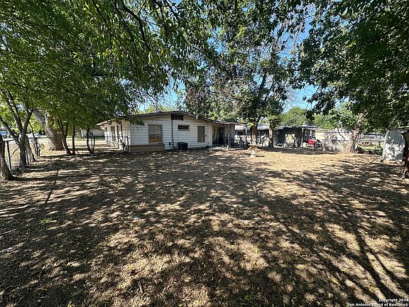 2nd image of 503 EDGEBROOK LN