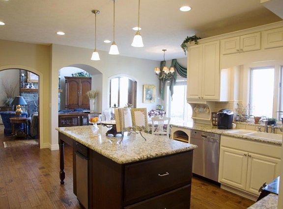 5th image of 188 Ballantrae Pl