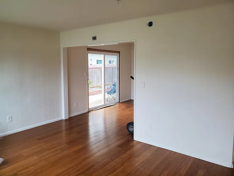 3040 Haidas Ave — Photo 3