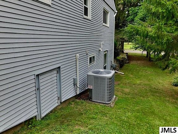 3rd image of 708 Fernwood Ave