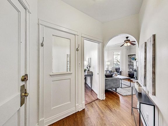 5th image of 601 W Wellington Ave #2A