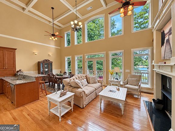 2nd image of 669 Shorewood Cir