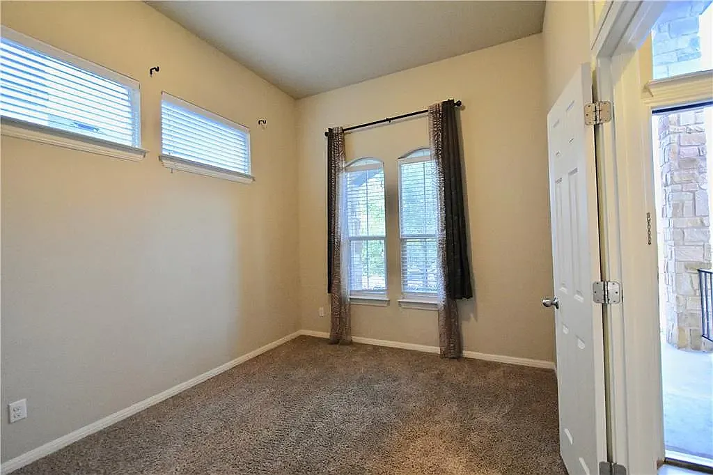 3 bed, 1769 sqft, $2,349 — Photo 4