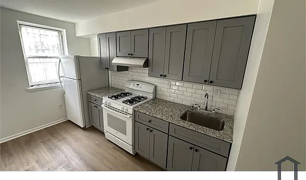 3 bed, 1100 sqft, $1,700 — Photo 4