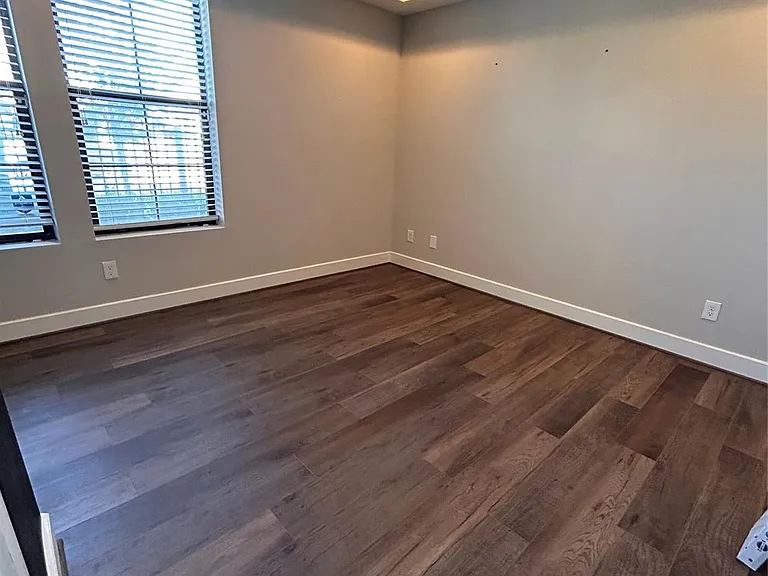 211 Milby St — Photo 15