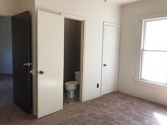 3rd image of 838 Kinzer St