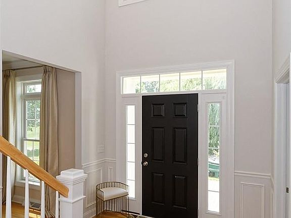 4th image of 2 Shelbourne Dr