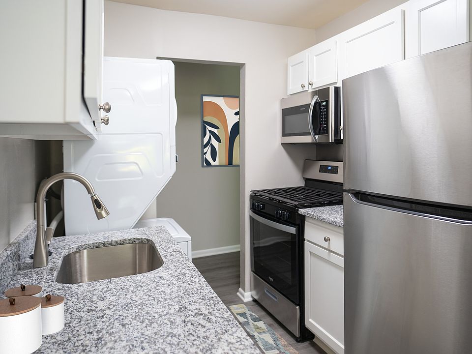 Renovated Kitchen with Washer/Dryer