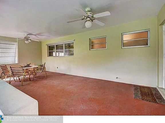 5th image of 804 SE 10th Ave