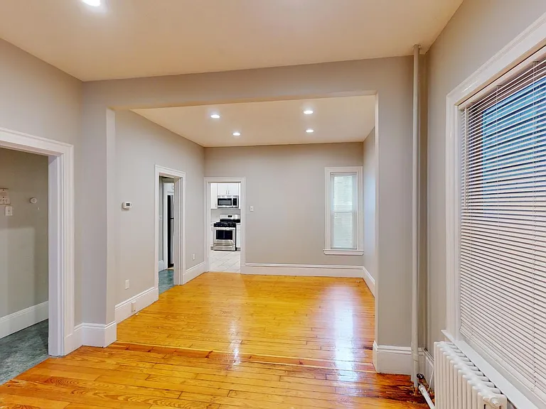 648 E 7th St #1 — Photo 10
