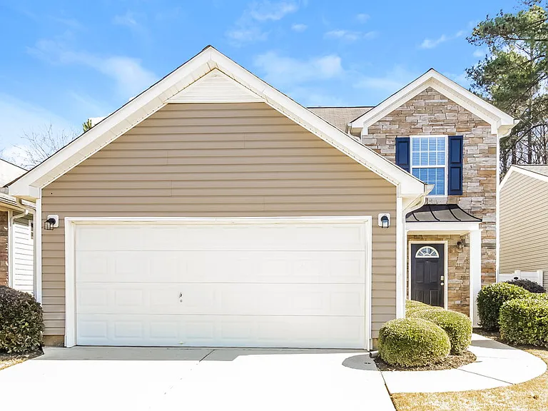 427 Topaz Dr — Photo 1