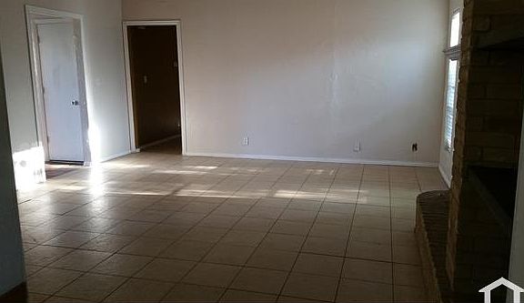 5th image of 803 New England Ct
