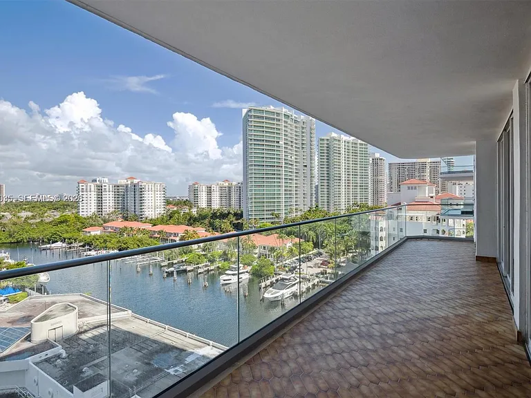 19707 Turnberry Way #12L — Photo 3