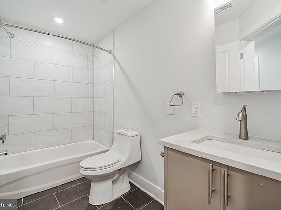 4th image of 646 N 32nd St #11