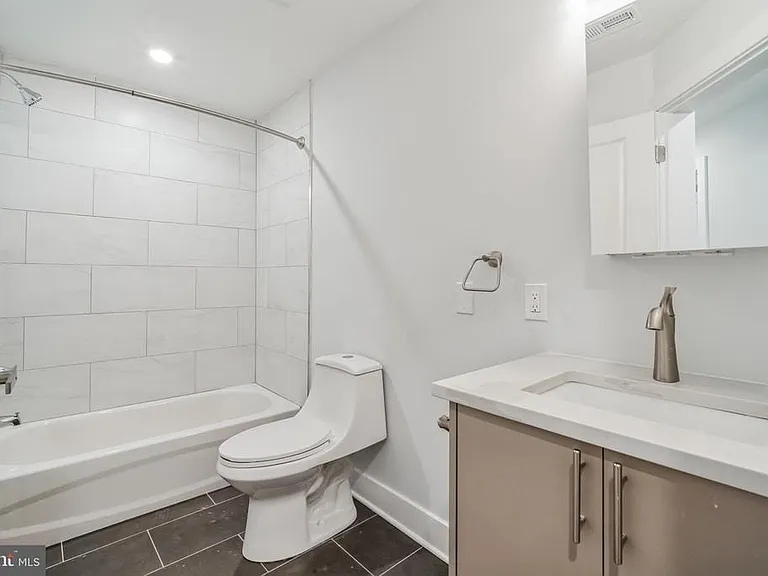 646 N 32nd St #4 — Photo 9
