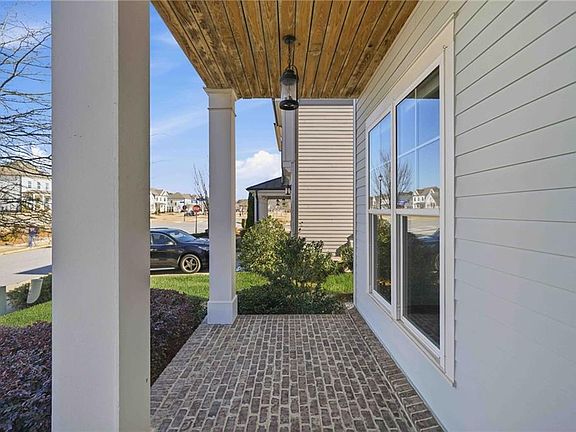 4th image of 303 McDaniel Pl