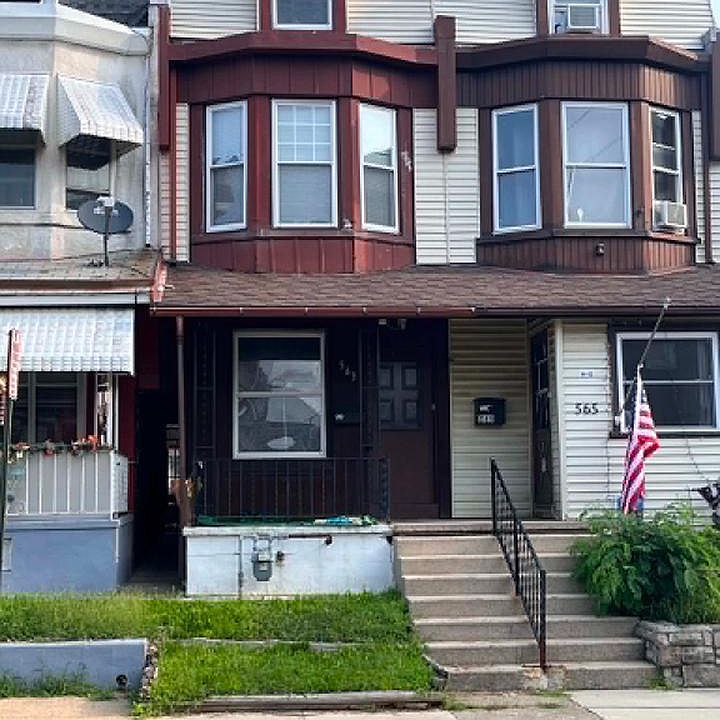 2nd image of 563 Perry St