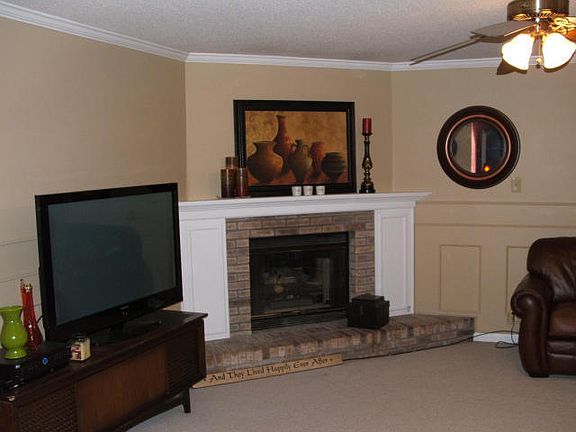 3rd image of 1705 Melinda Ln