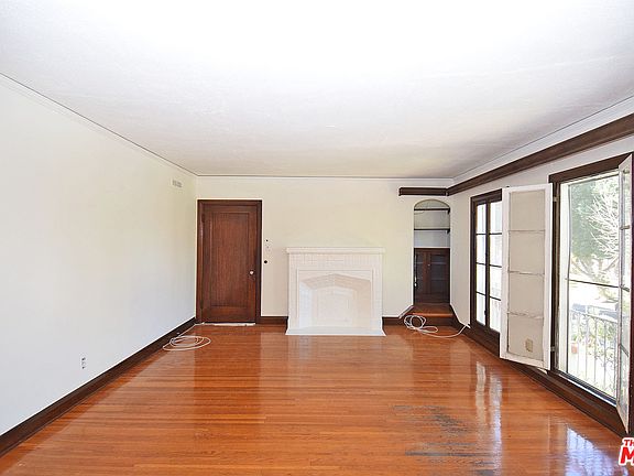 5th image of 840 S Detroit St #2