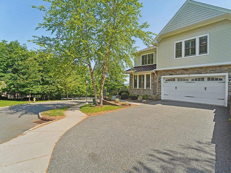 1st image of 19 Summit Dr