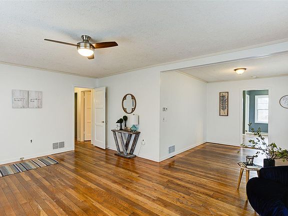 3rd image of 1008 Torbett St