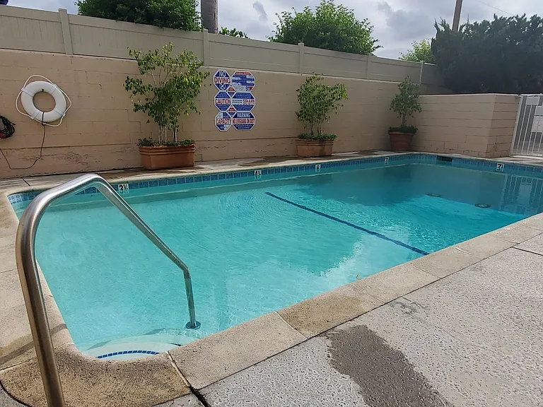 Villa Valencia Apartments — Photo 27