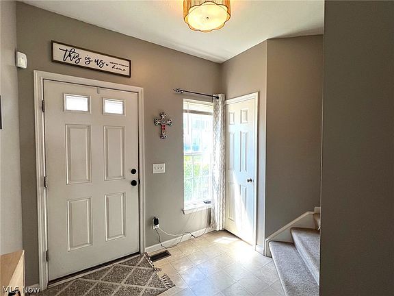 3rd image of 108 Yellowstone Ct