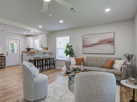 4th image of 2897 Charlene Dr