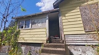 4th image of 588 Rutherford Ave