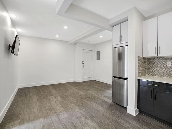 4th image of 11920 Union Tpke APT 4C2