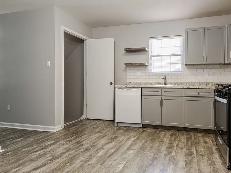 516 Broadway #B — Photo 9