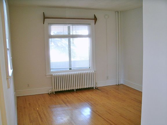 5th image of 2409 Aldrich Ave S