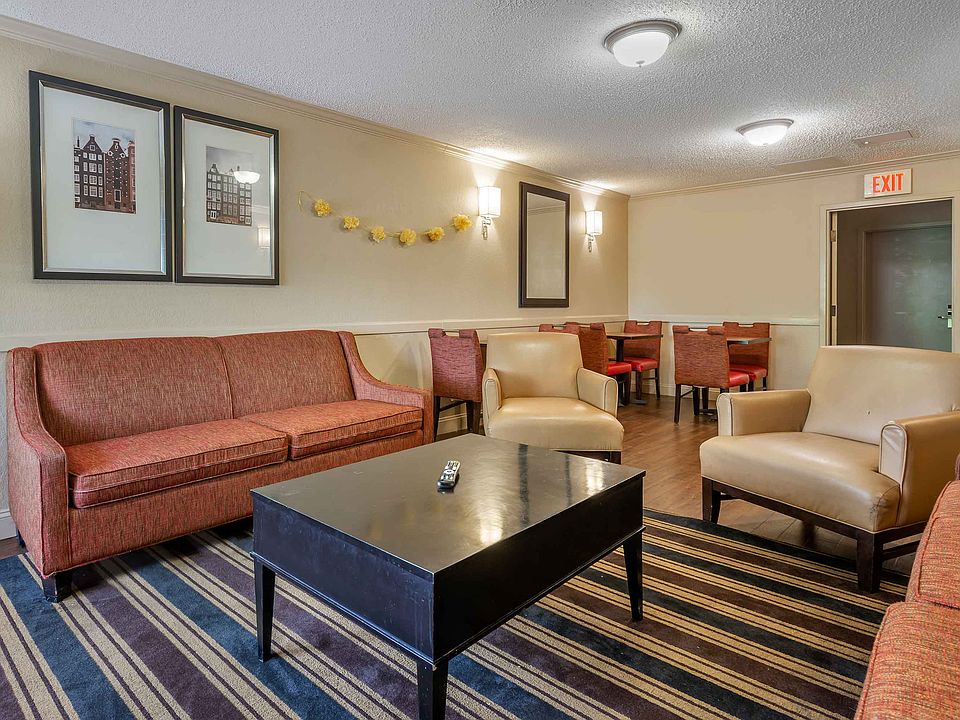 Lobby and Guest Check-in