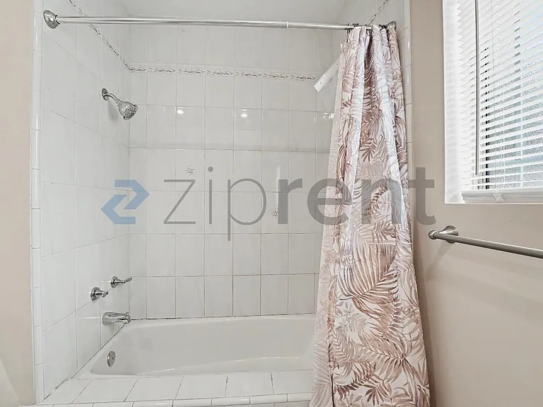 7343 Cloverlawn Dr — Photo 23
