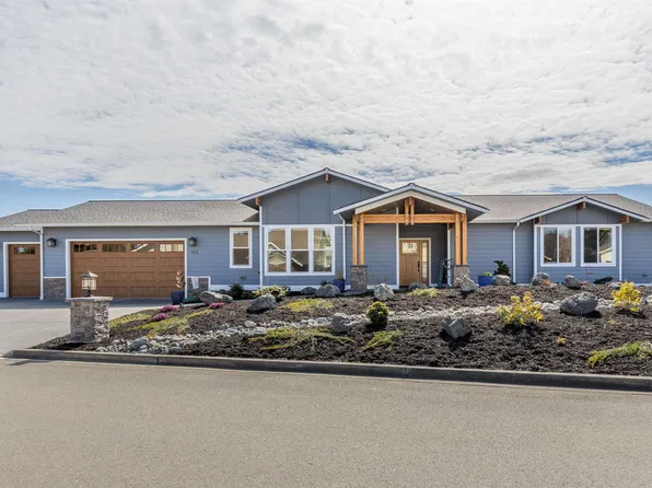 151 Royal Loop, Sequim, WA 98382