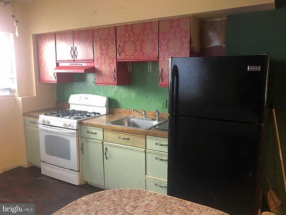 4th image of 2511 S Camac St