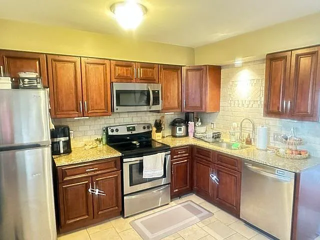 2858 Klein St — Photo 5