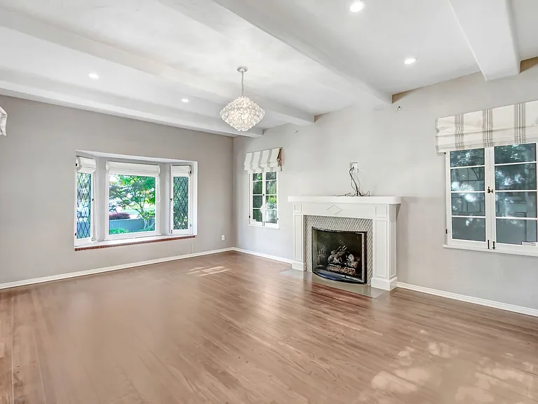 11553 Otsego St — Photo 7