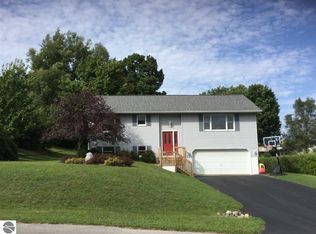 4104 Hearthside Dr, Traverse City, MI 49684