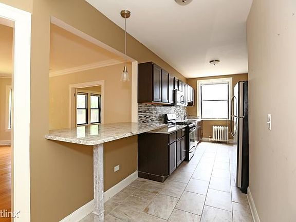 3rd image of 4812 N Oakley Ave APT 1F