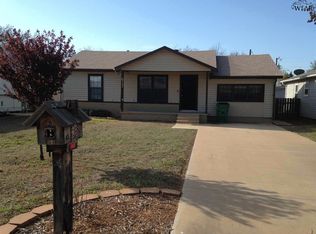 517 W Aldine St, Iowa Park, TX 76367