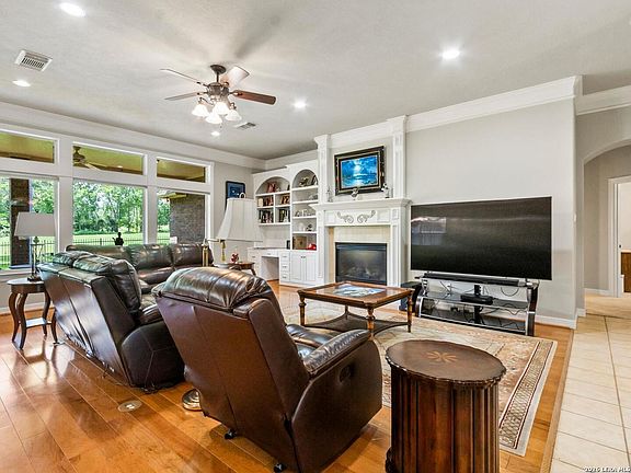 3rd image of 23 Melbourne Ct
