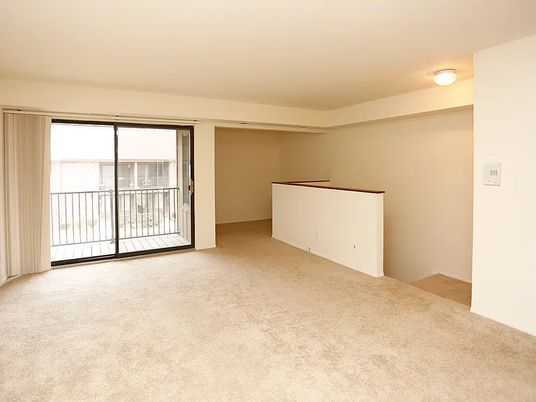 Green Hill Apartments — Photo 12