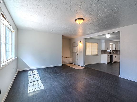 5th image of 2350 SE 121st Ave
