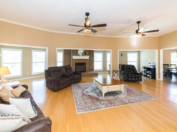 90 Janis Marie Cv, Oakland, TN 38060