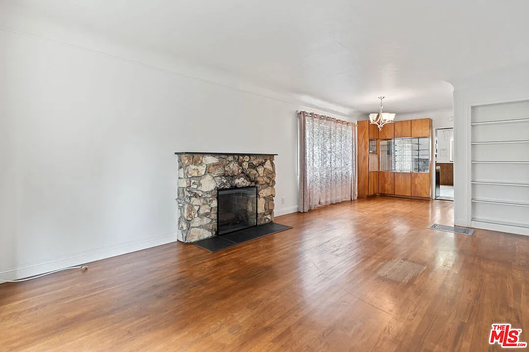 2 bed, 1.0 bath, 999 sqft, $5,995 — Photo 4